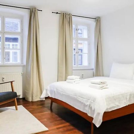Authentic Austrian Flat In The South Of Vienna Apartamento Modling Exterior foto