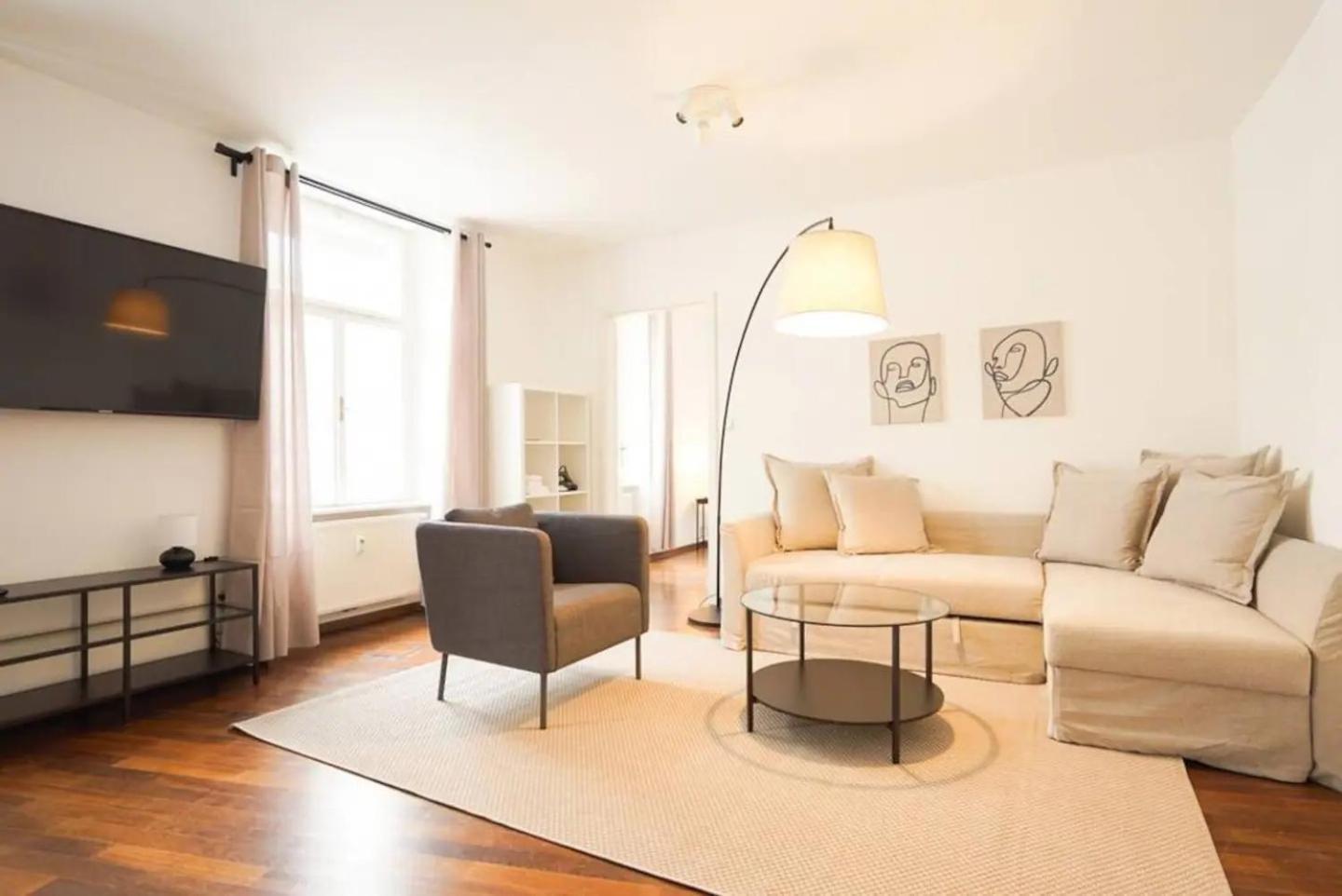 Authentic Austrian Flat In The South Of Vienna Apartamento Modling Exterior foto