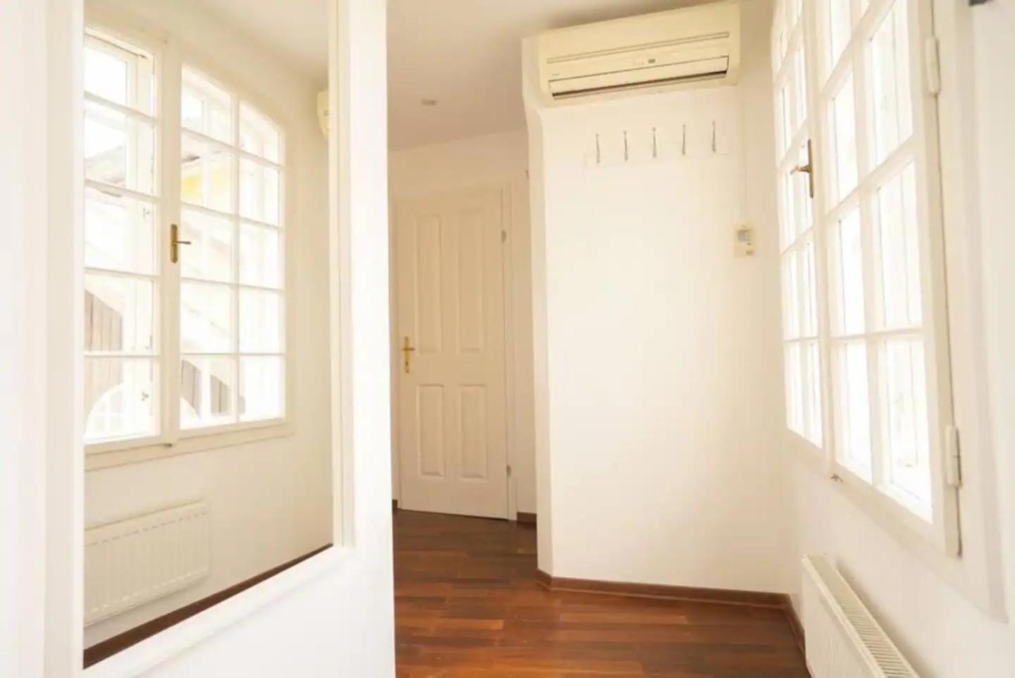 Authentic Austrian Flat In The South Of Vienna Apartamento Modling Exterior foto