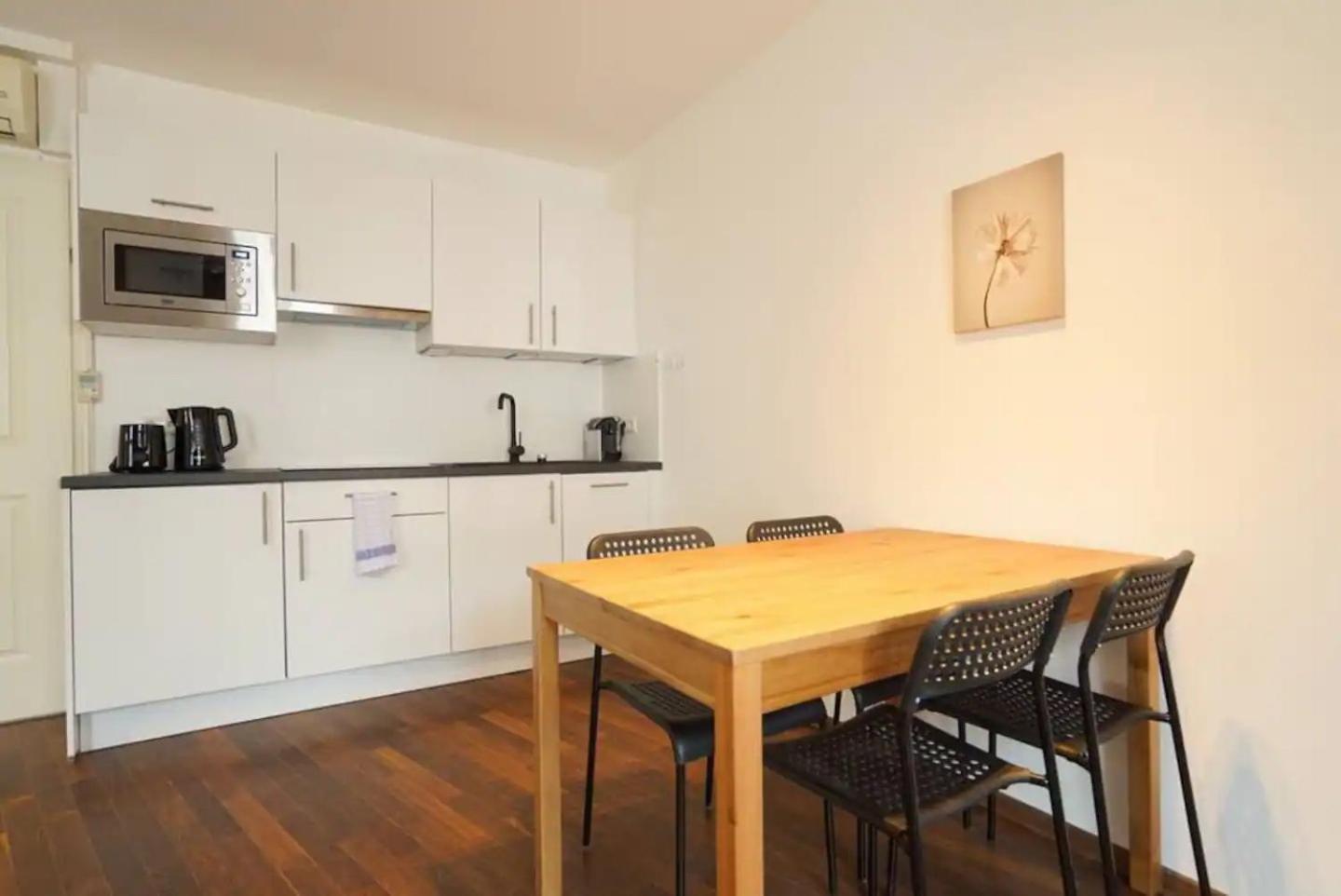 Authentic Austrian Flat In The South Of Vienna Apartamento Modling Exterior foto