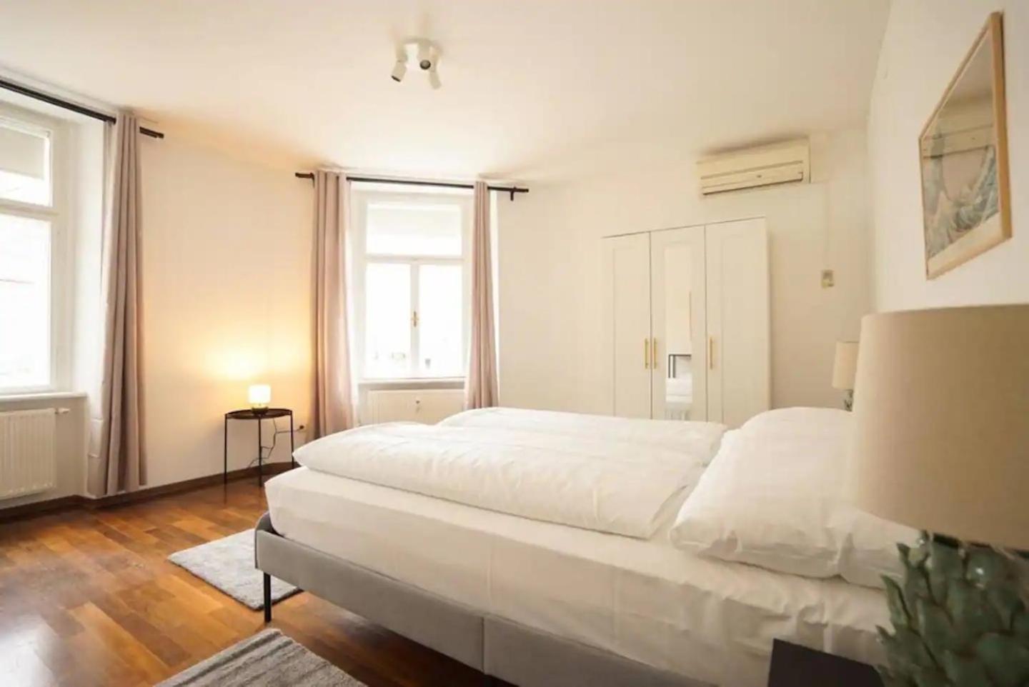 Authentic Austrian Flat In The South Of Vienna Apartamento Modling Exterior foto