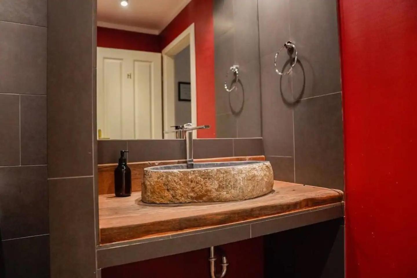 Authentic Austrian Flat In The South Of Vienna Apartamento Modling Exterior foto