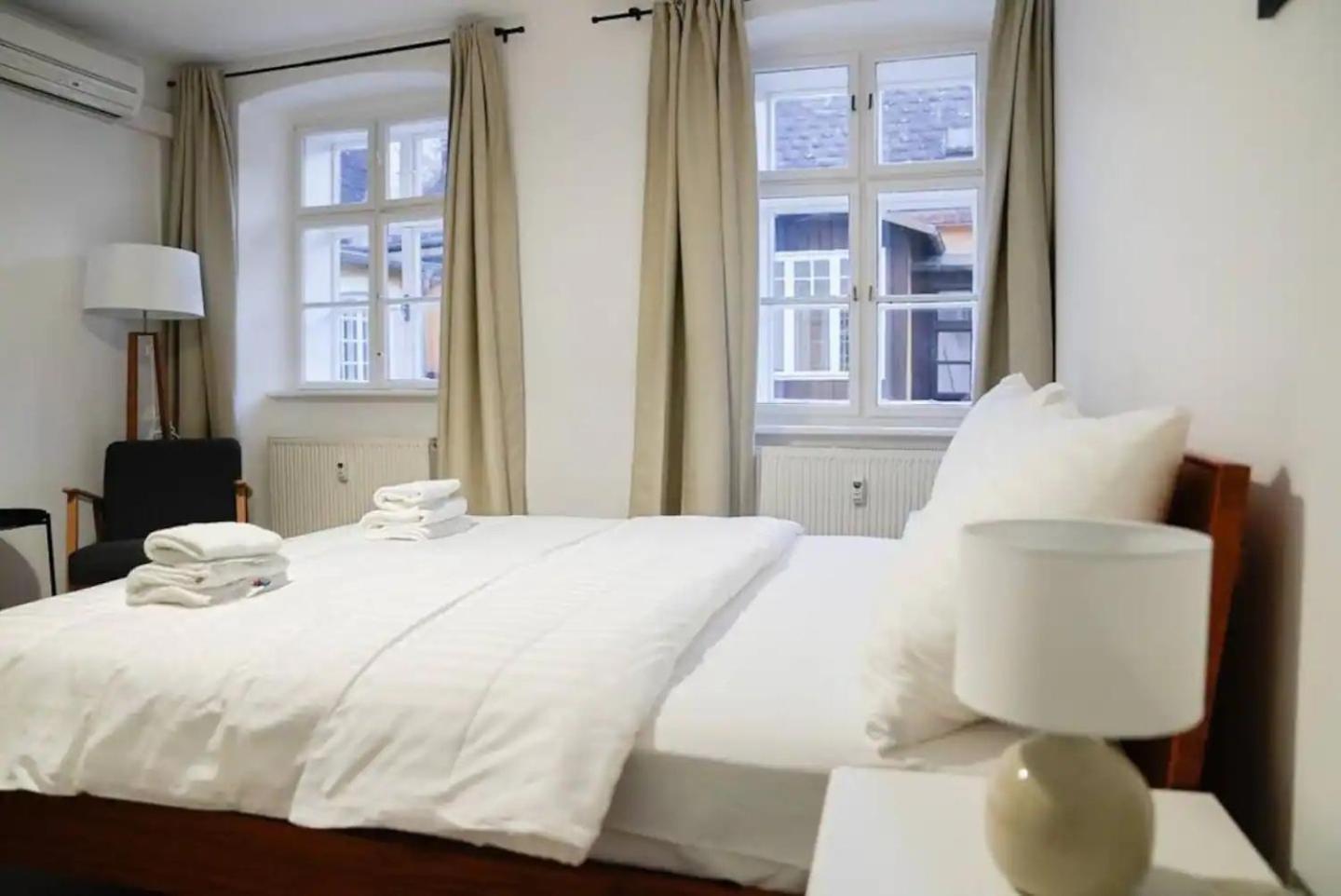 Authentic Austrian Flat In The South Of Vienna Apartamento Modling Exterior foto