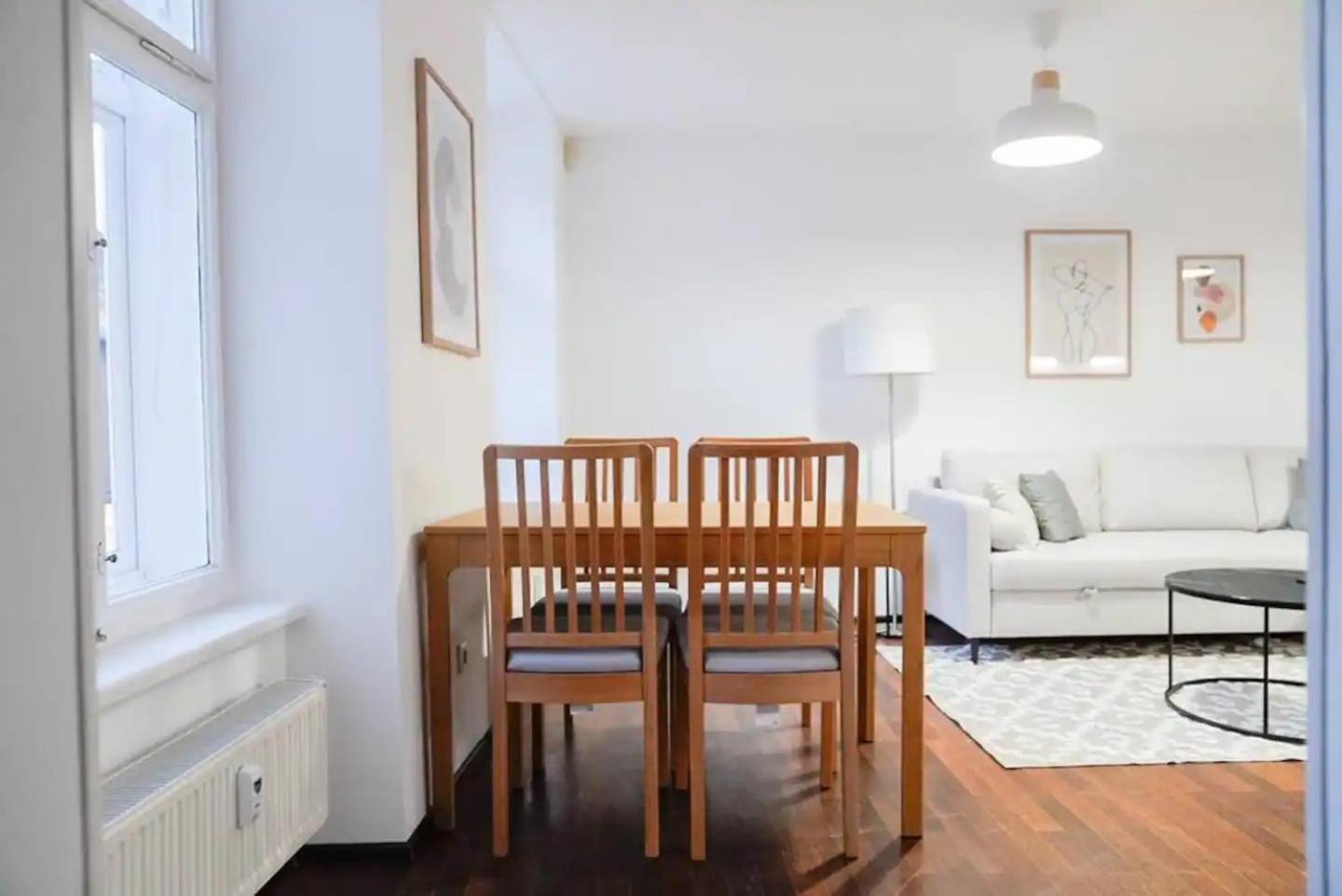 Authentic Austrian Flat In The South Of Vienna Apartamento Modling Exterior foto