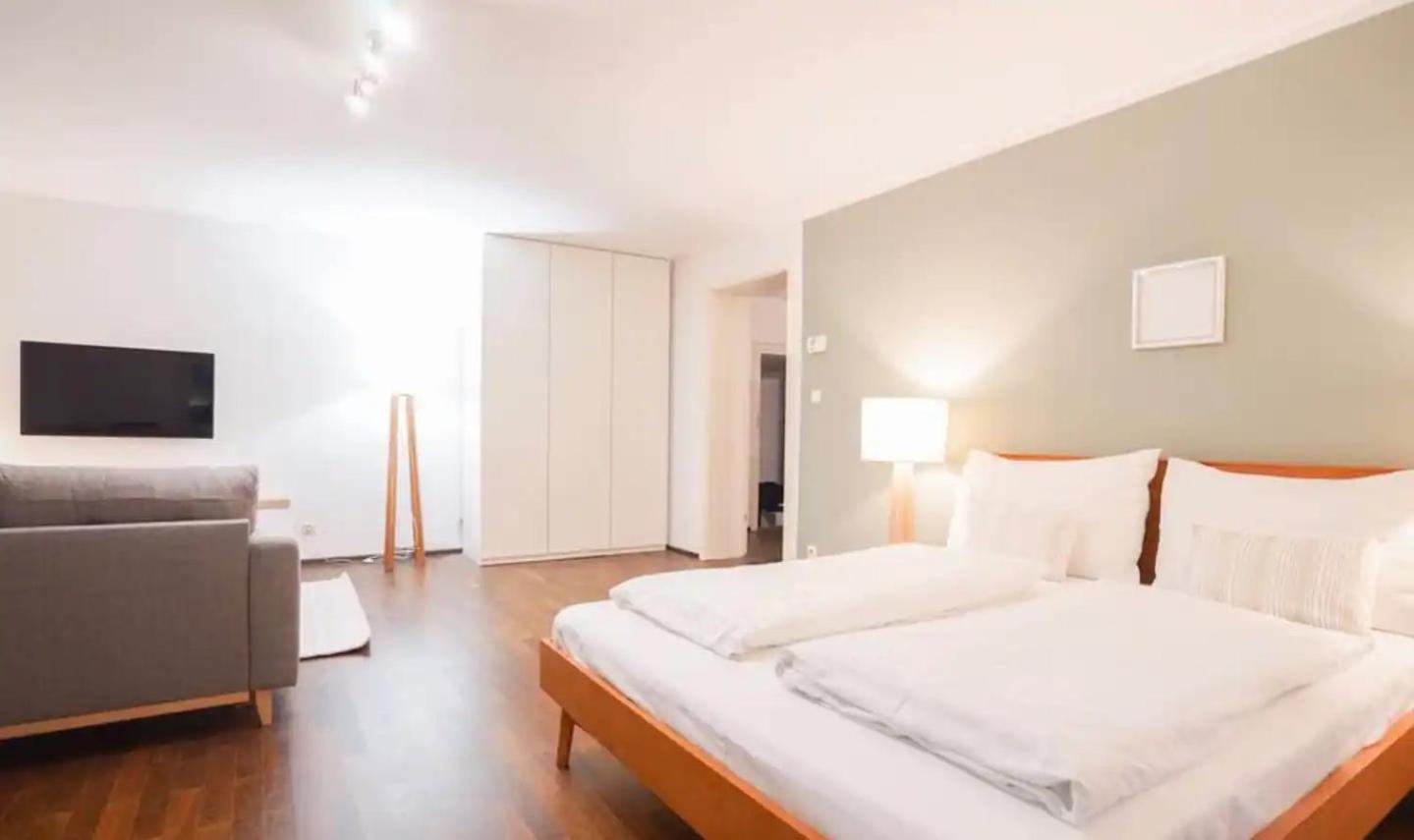 Authentic Austrian Flat In The South Of Vienna Apartamento Modling Exterior foto