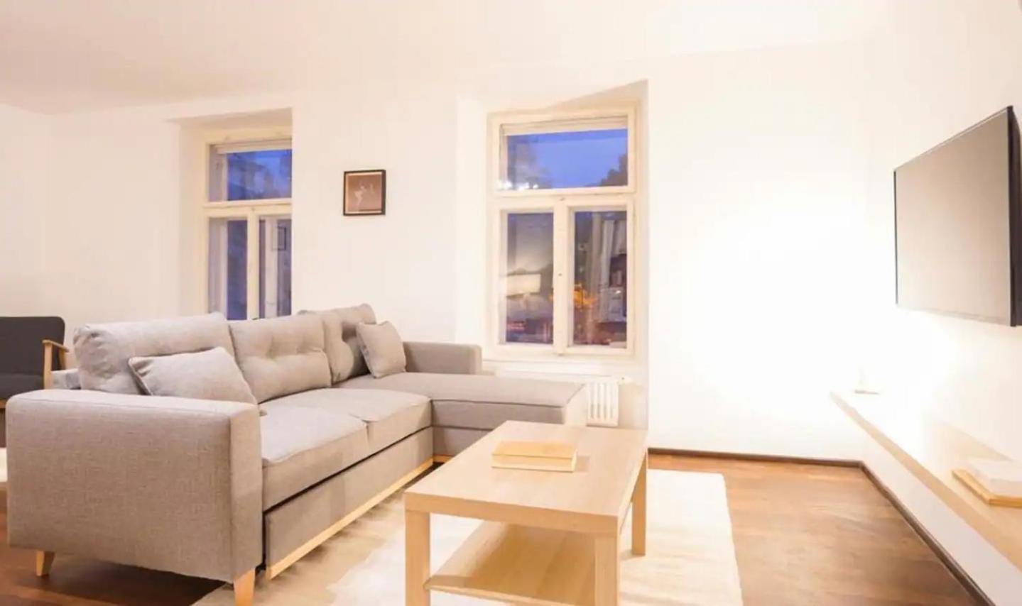 Authentic Austrian Flat In The South Of Vienna Apartamento Modling Exterior foto