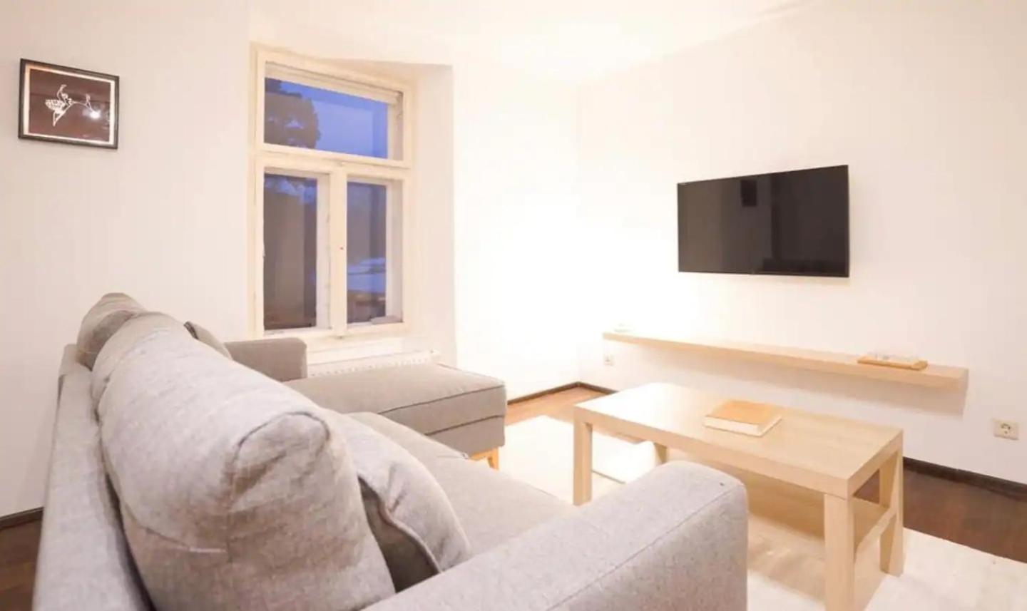 Authentic Austrian Flat In The South Of Vienna Apartamento Modling Exterior foto