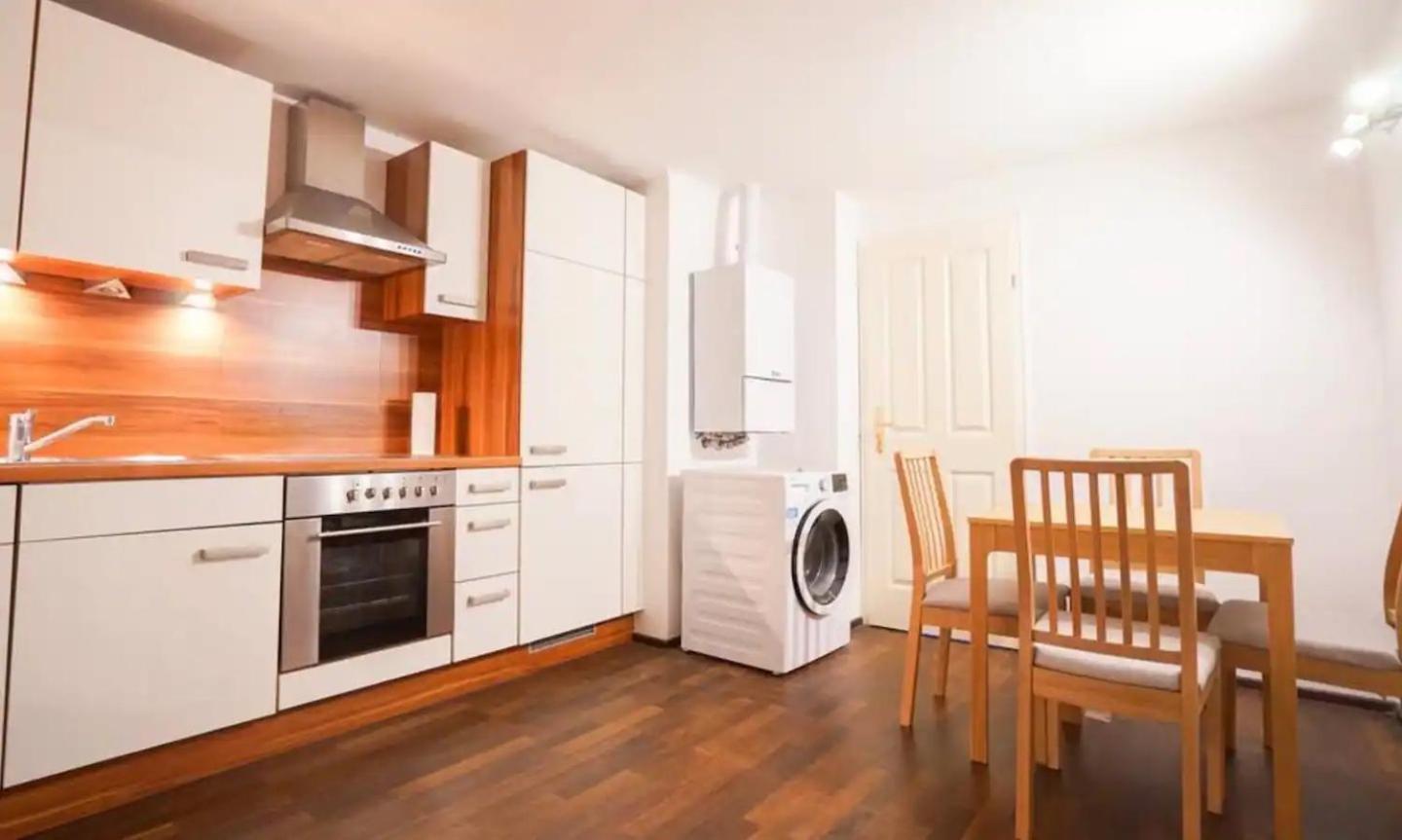 Authentic Austrian Flat In The South Of Vienna Apartamento Modling Exterior foto