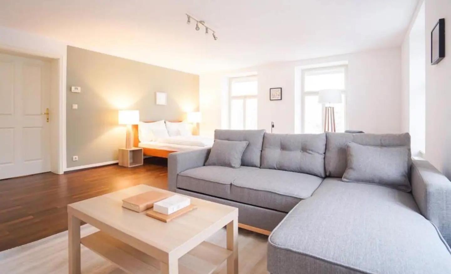 Authentic Austrian Flat In The South Of Vienna Apartamento Modling Exterior foto