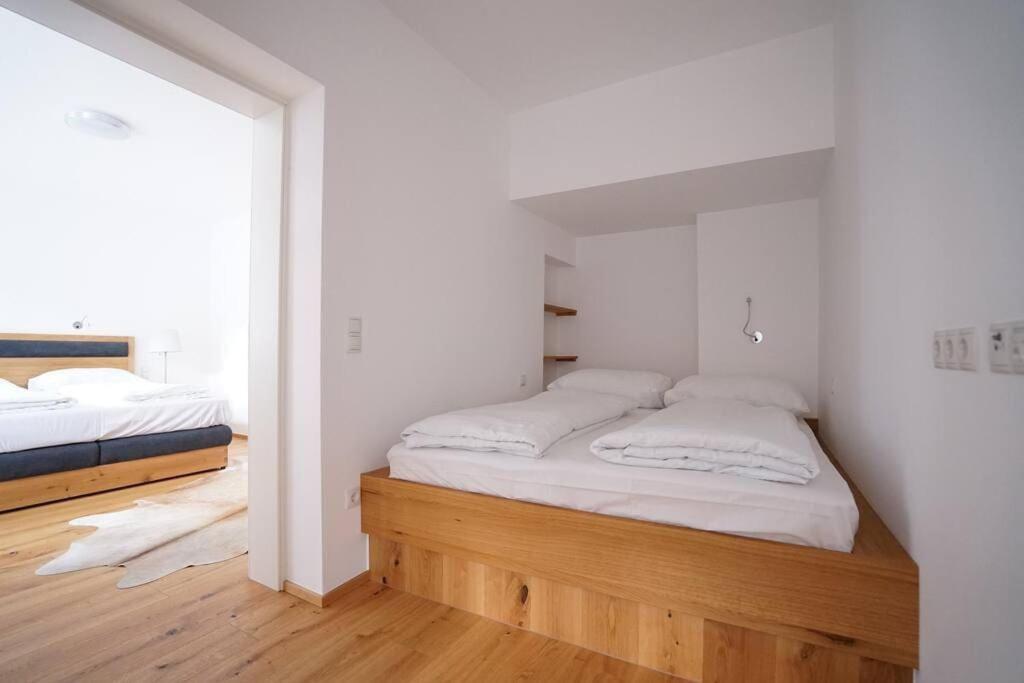 Authentic Austrian Flat In The South Of Vienna Apartamento Modling Exterior foto