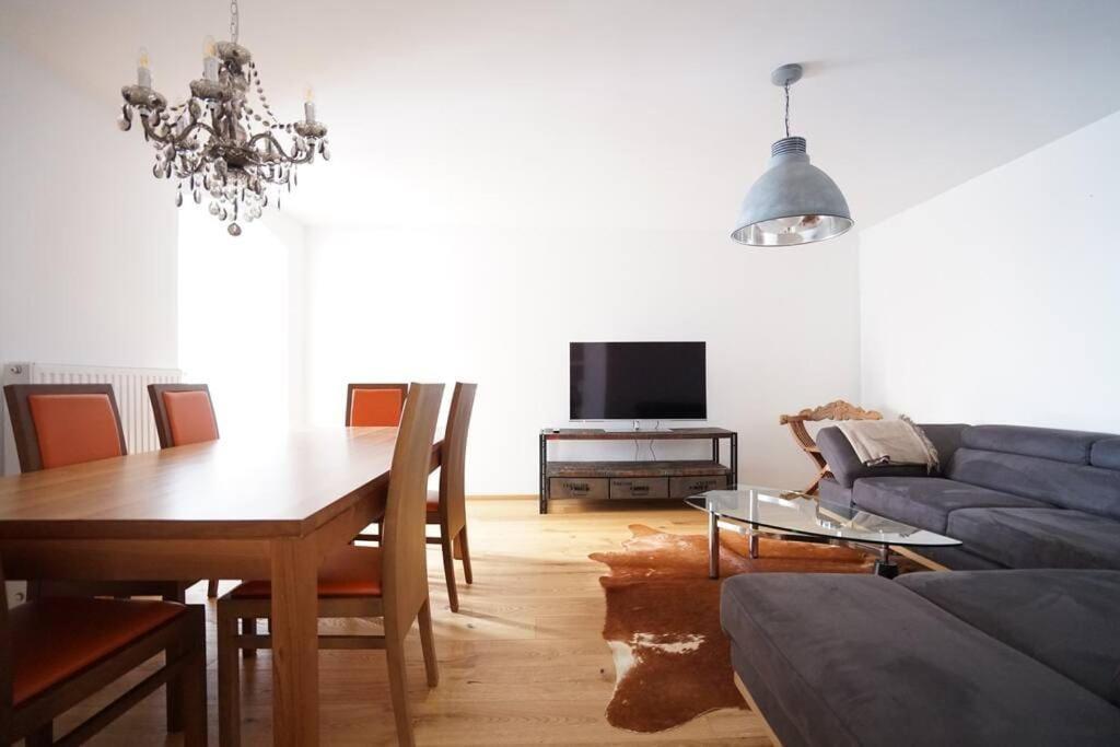 Authentic Austrian Flat In The South Of Vienna Apartamento Modling Exterior foto