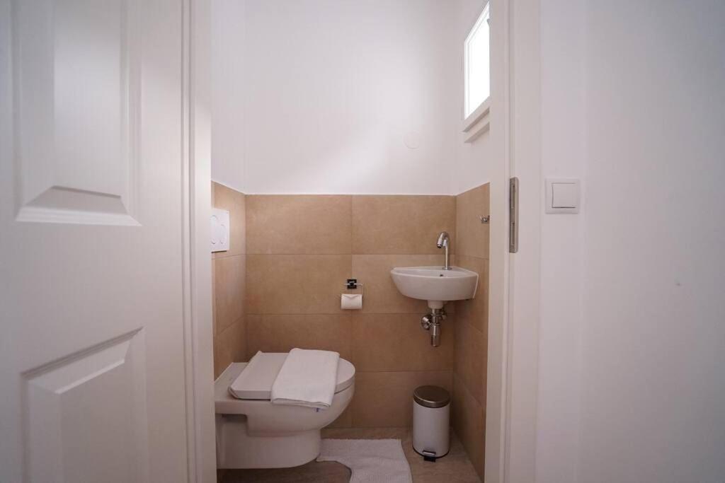 Authentic Austrian Flat In The South Of Vienna Apartamento Modling Exterior foto