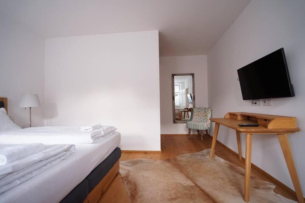 Authentic Austrian Flat In The South Of Vienna Apartamento Modling Exterior foto